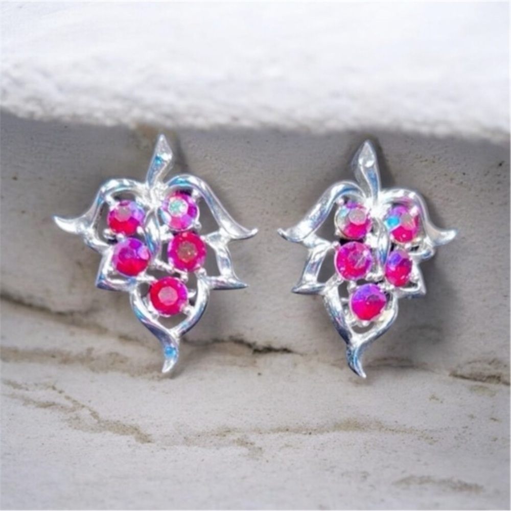 VTG SARAH COVENTRY 1959 AURORA
BOREALIS RHINESTONE SILVER CLIP EARRING GRAPELEAF